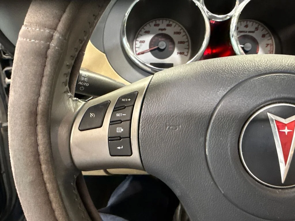 Used 2006 Blue Pontiac Base image 14