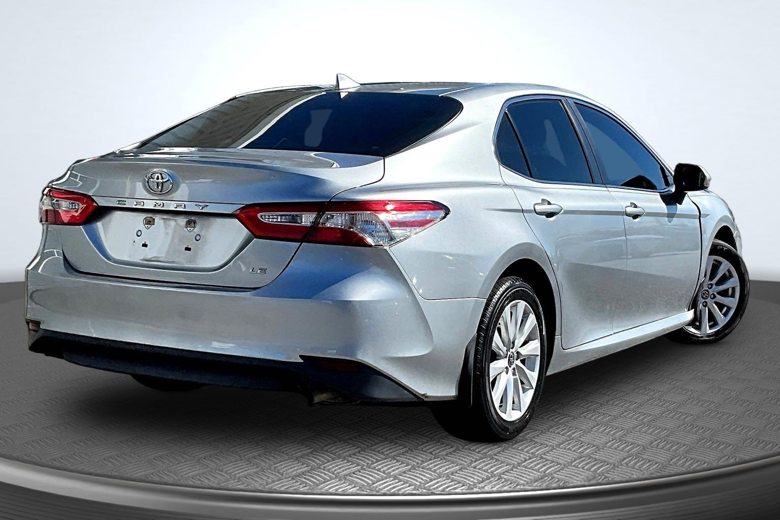Used 2019 Silver Toyota LE image 4