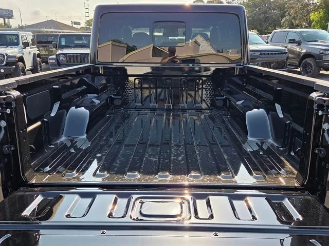 New 2026 Black Clear-Coat Exterior Paint Jeep Rubicon image 7