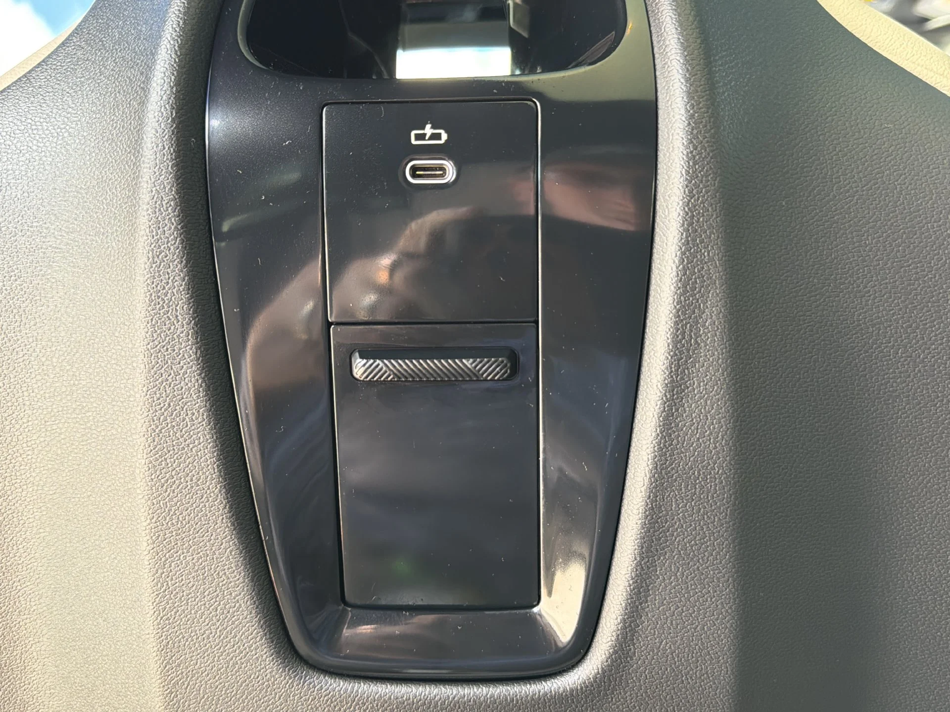 Certified Used 2025 White BMW M60 image 19