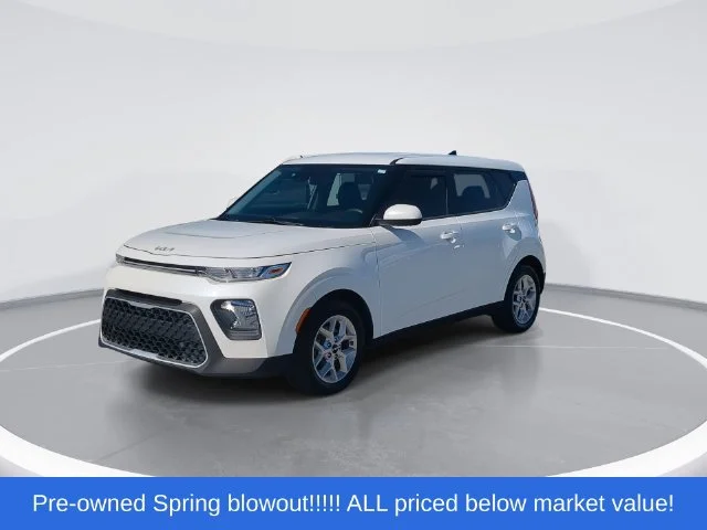 Used 2022 White Kia LX image 4
