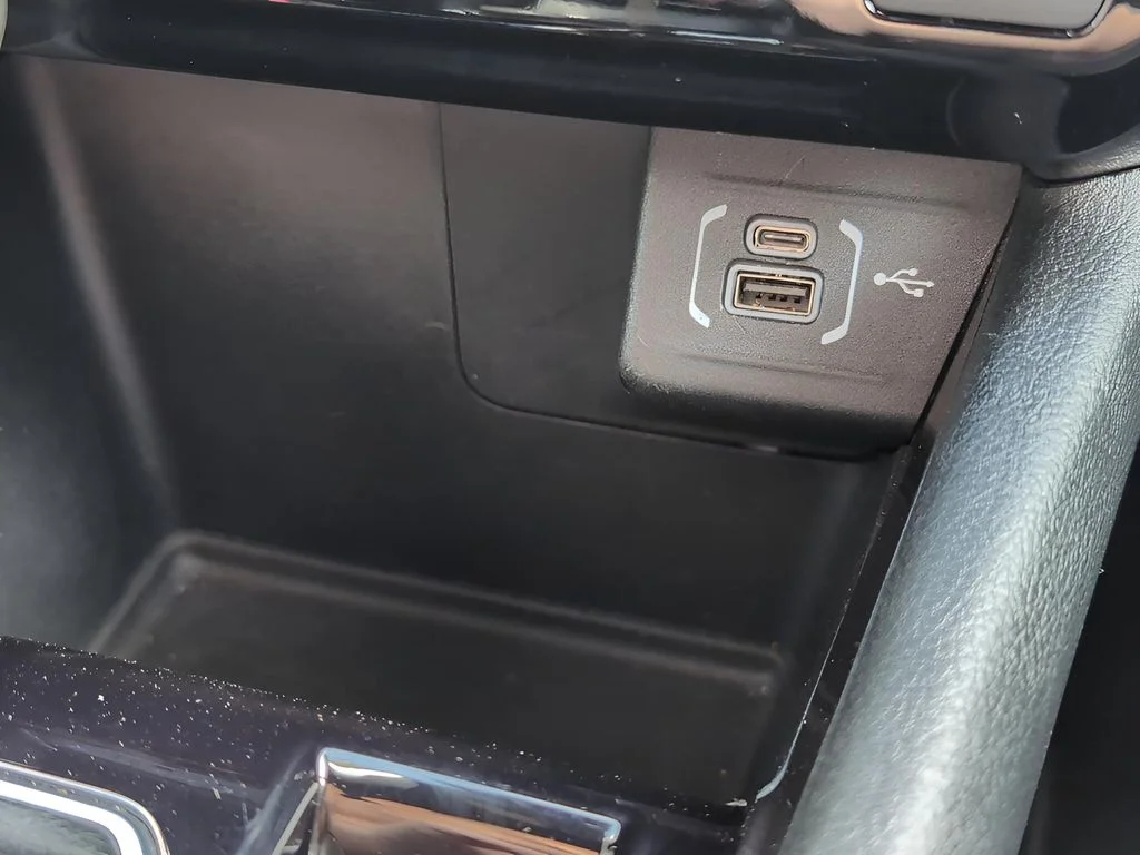 Used 2024 Bright White Clearcoat Jeep Latitude image 19