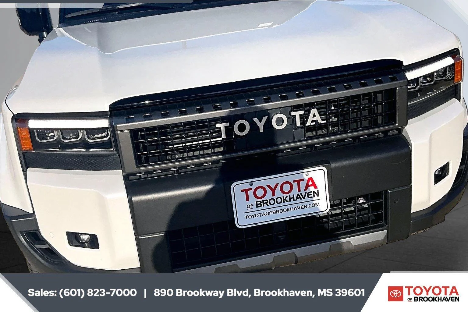 Used 2025 Wind Chill Pearl Toyota Base image 22