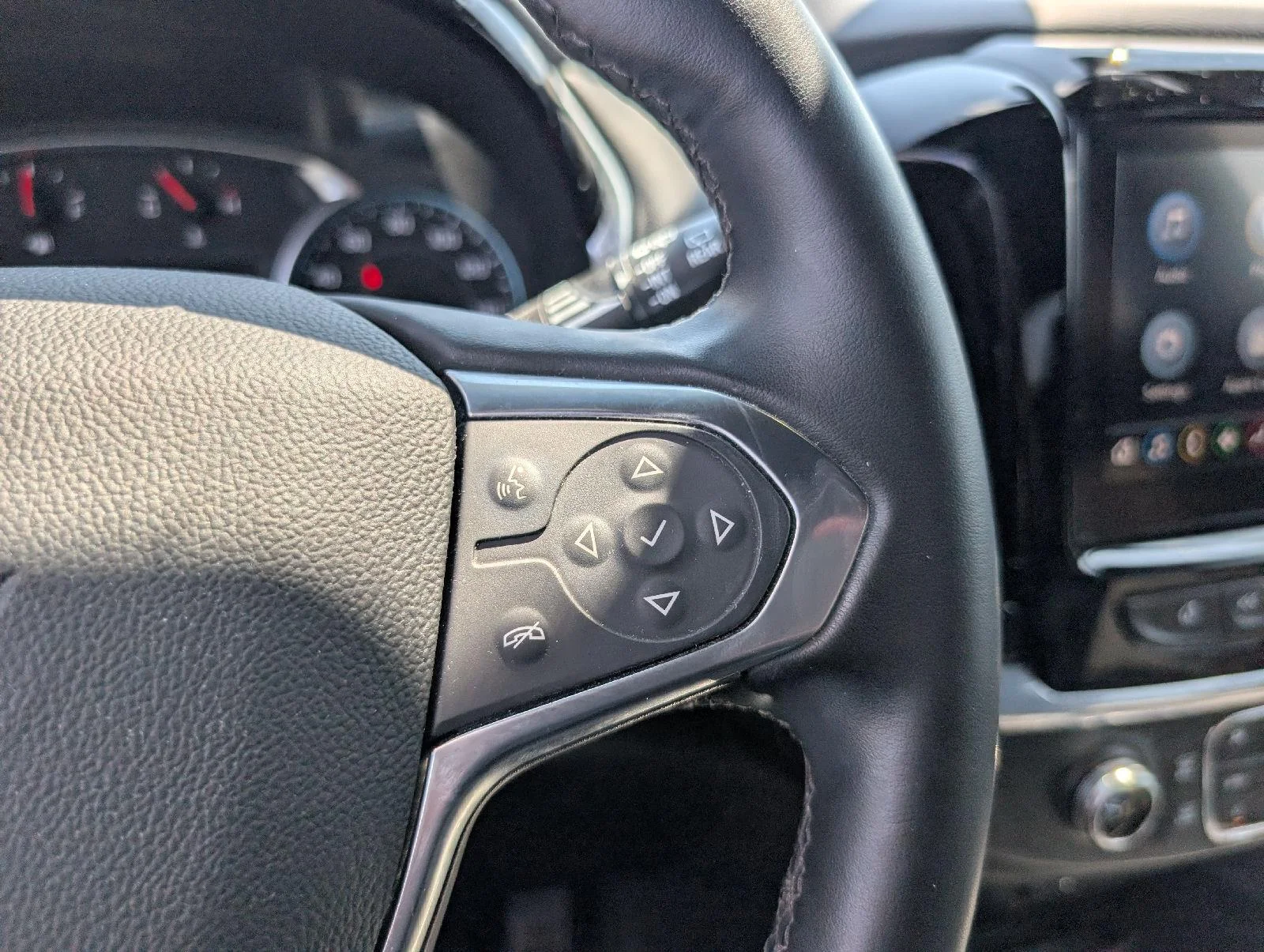 Used 2023 STERLING GRAY METALLIC Chevrolet LT Cloth image 14