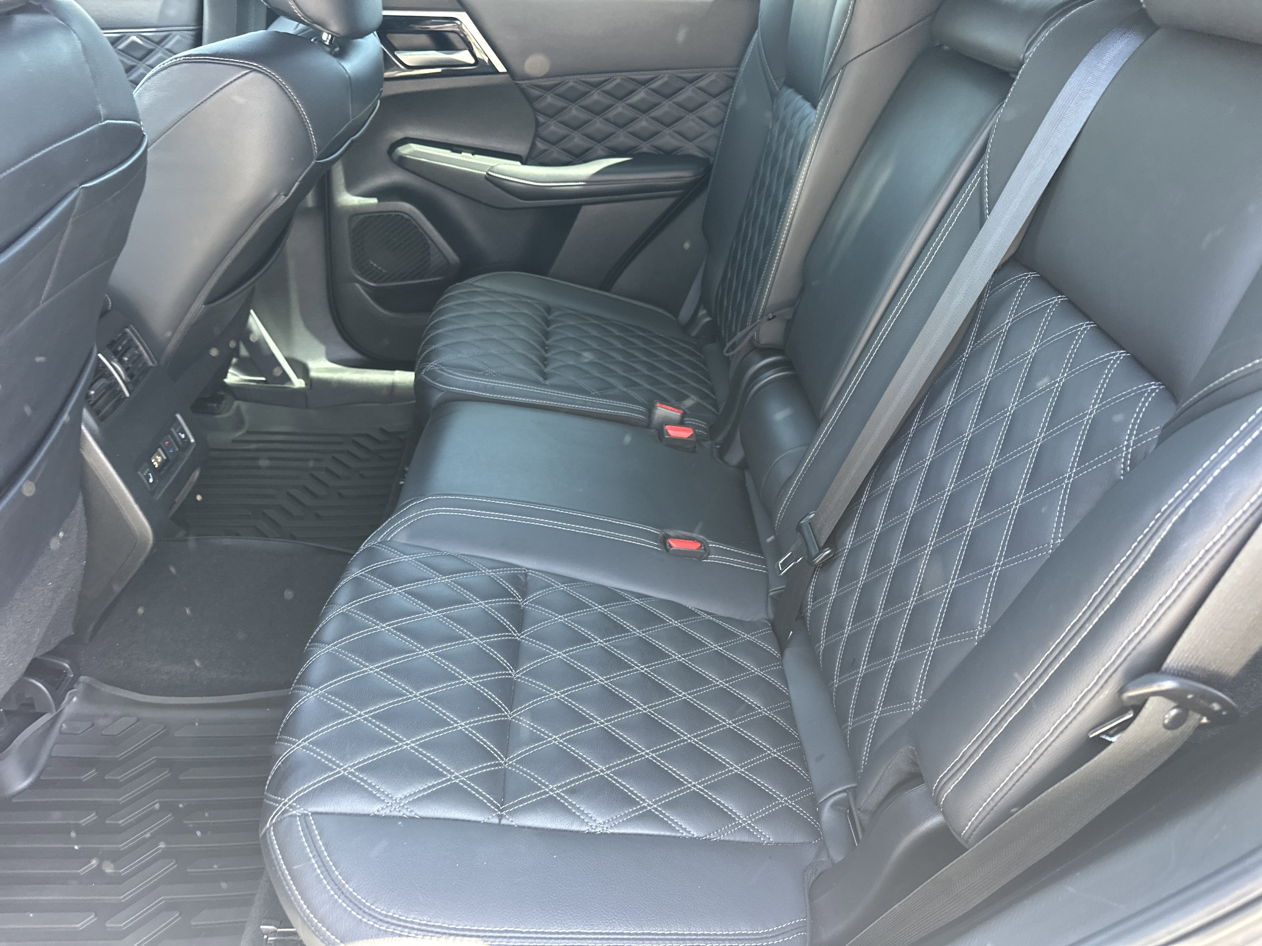 Used 2023 Alloy Silver Metallic Mitsubishi SEL image 19