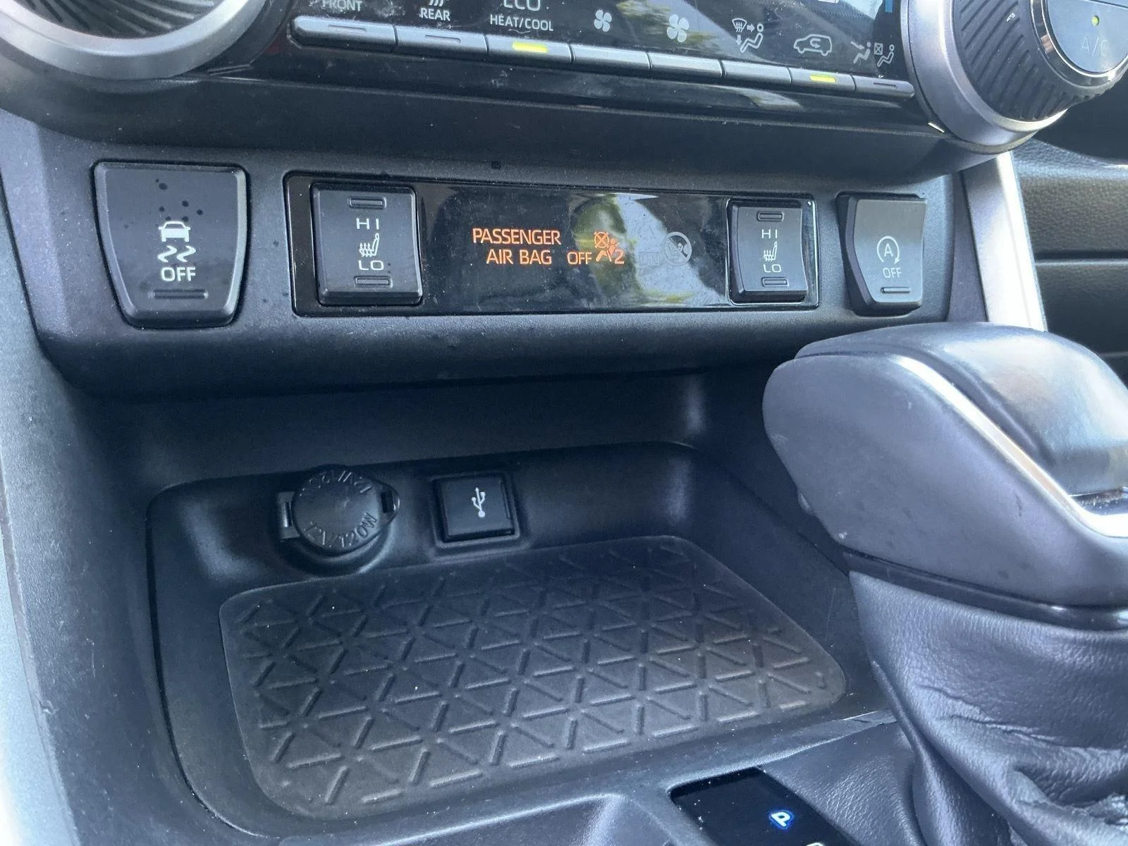 Used 2022 Magnetic Gray Metallic Toyota XLE Premium image 17
