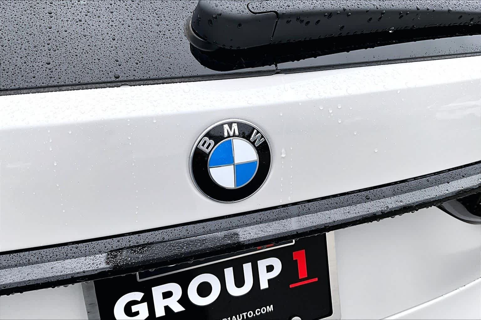 New 2027 Mineral White Metallic BMW xDrive40i image 15