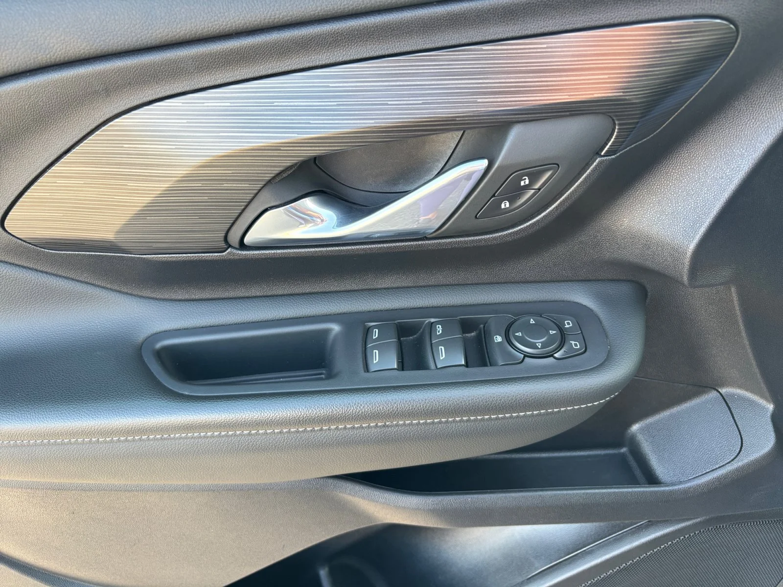 Used 2024 Summit White GMC SLE image 11