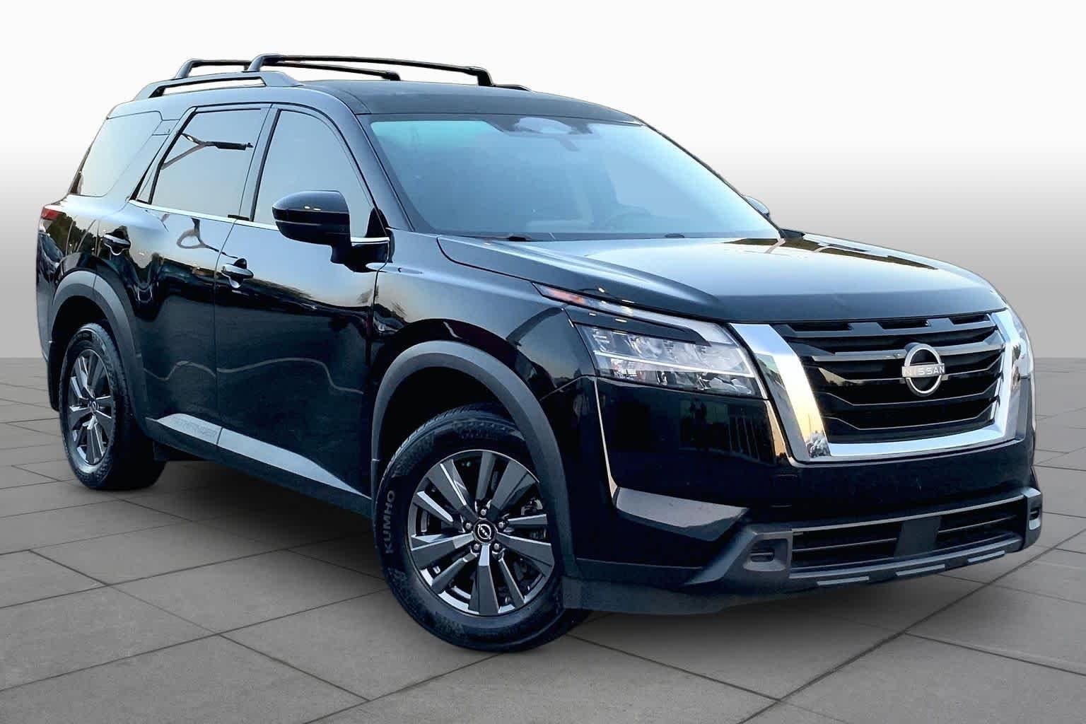 Used 2022 Super Black Nissan SV image 3