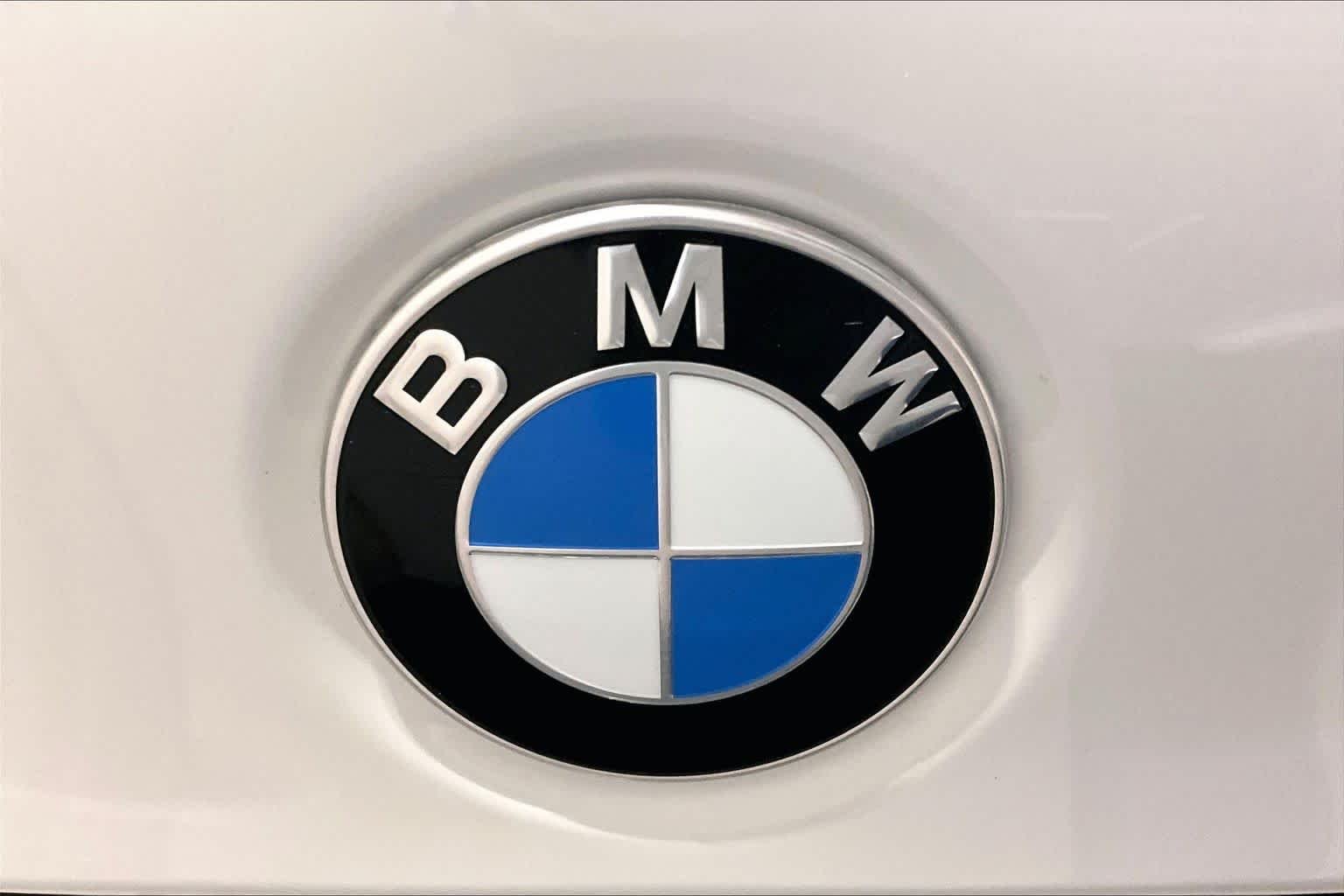 Used 2020 Alpine White BMW 330i xDrive image 32