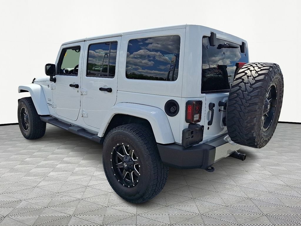 Used 2017 White Jeep Unlimited Sahara image 5
