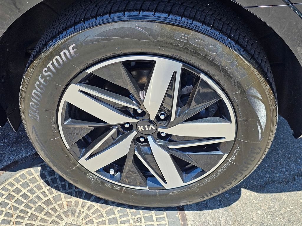 Used 2021 Black Kia S image 8