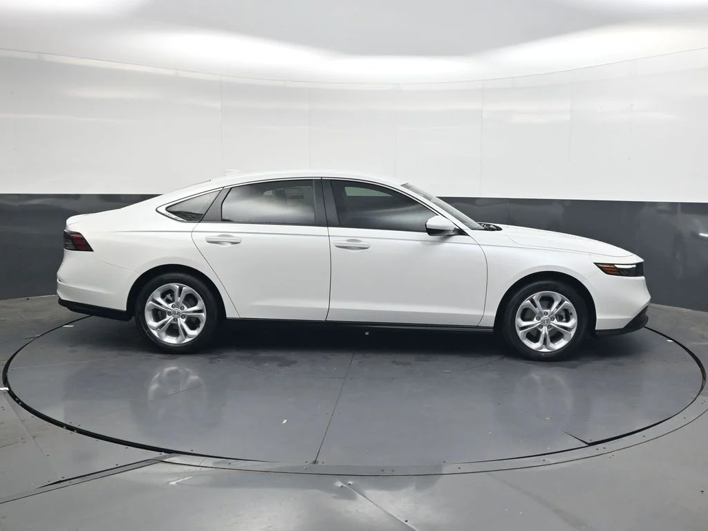 New 2026 Platinum White Pearl Honda LX image 3