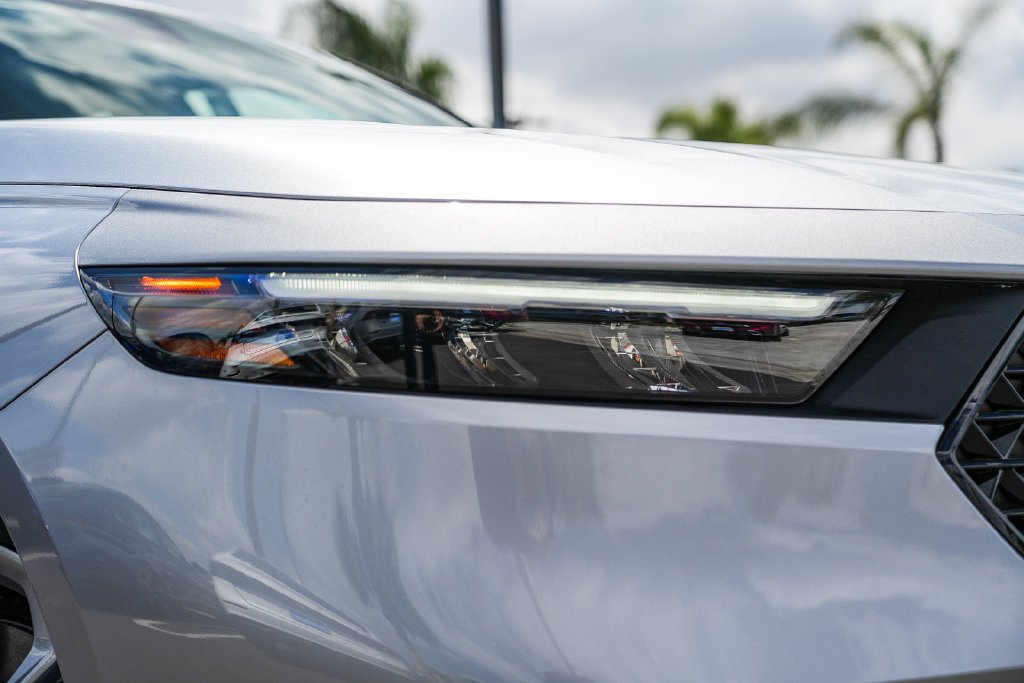 New 2026 Solar Silver Metallic Honda LX image 2