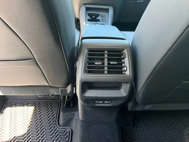 New 2026 White/off-white Volkswagen 2.0T SE image 16
