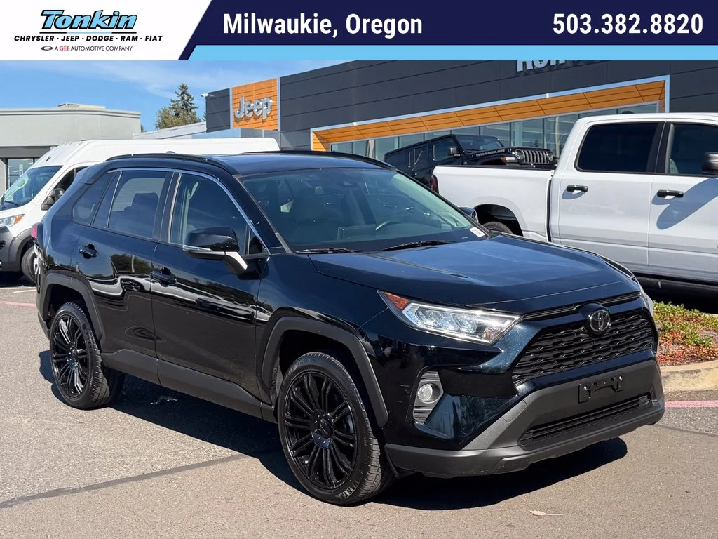 Used 2019 Midnight Black Metallic Toyota XLE Premium image 1