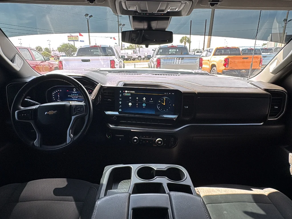 Used 2025 Summit White Chevrolet  image 17