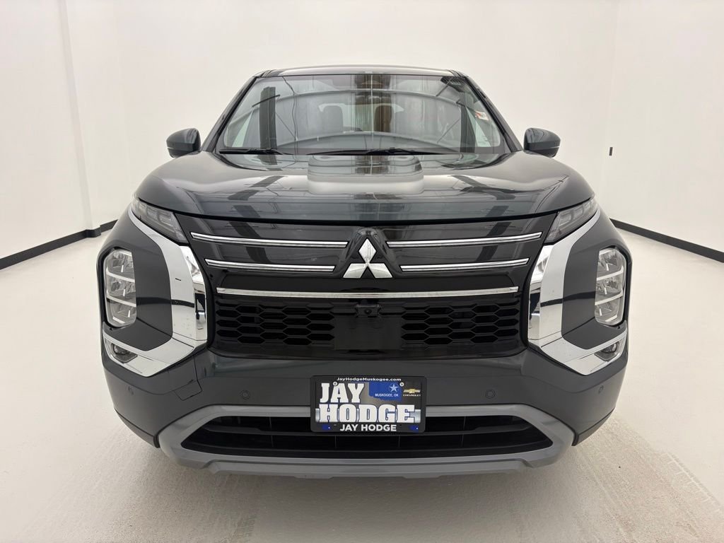 Used 2025 Gray Mitsubishi SE image 14