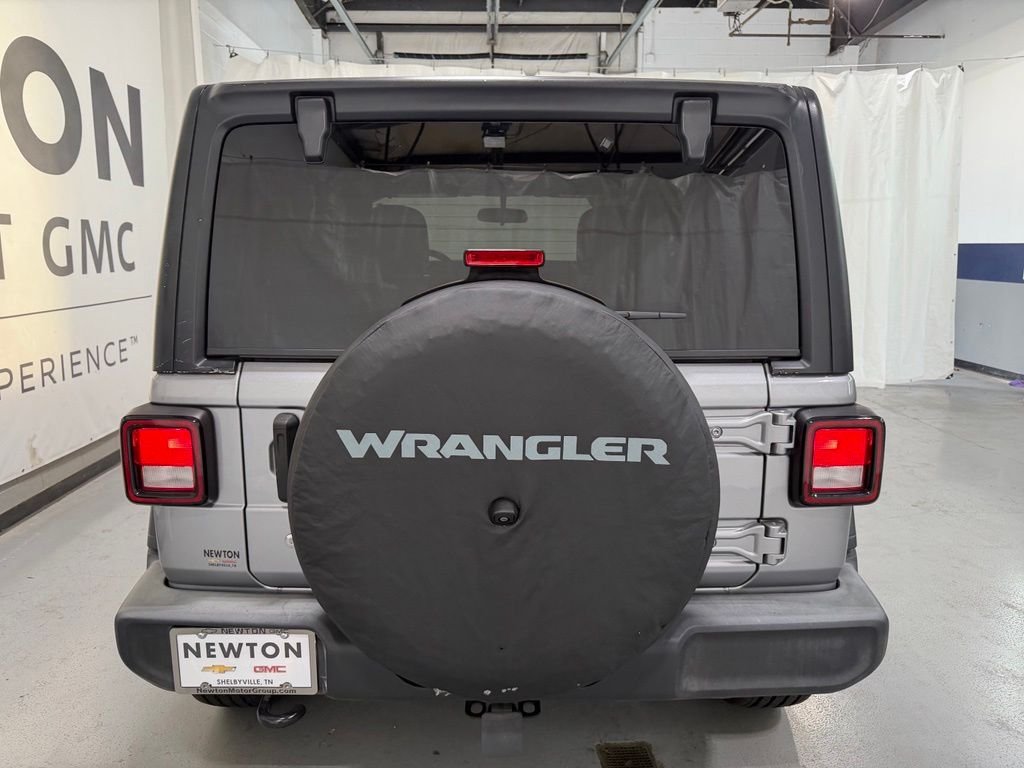Used 2018 Silver Jeep Sport S image 32