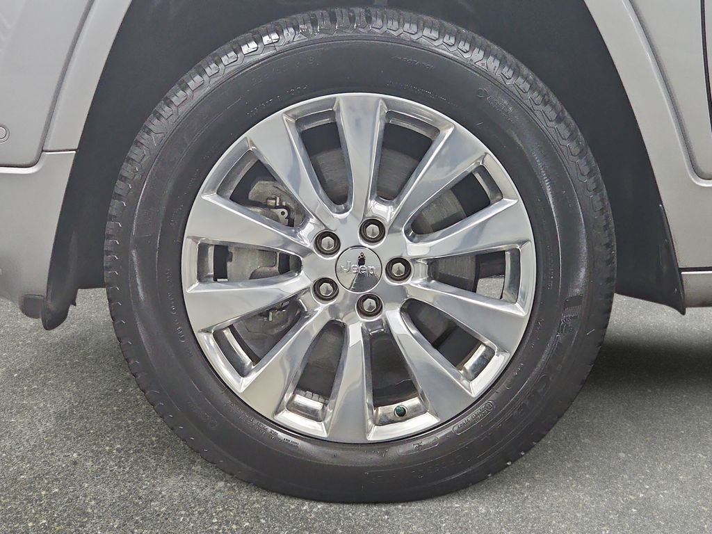 Used 2017 Silver Jeep Overland image 34