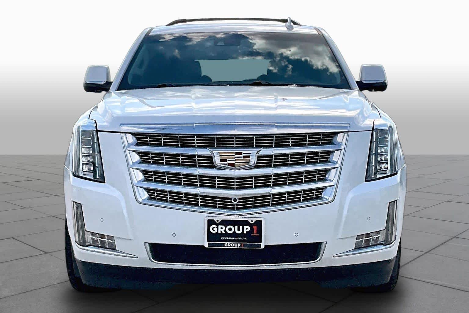 Used 2017 Crystal White Tricoat Cadillac Premium Luxury image 4