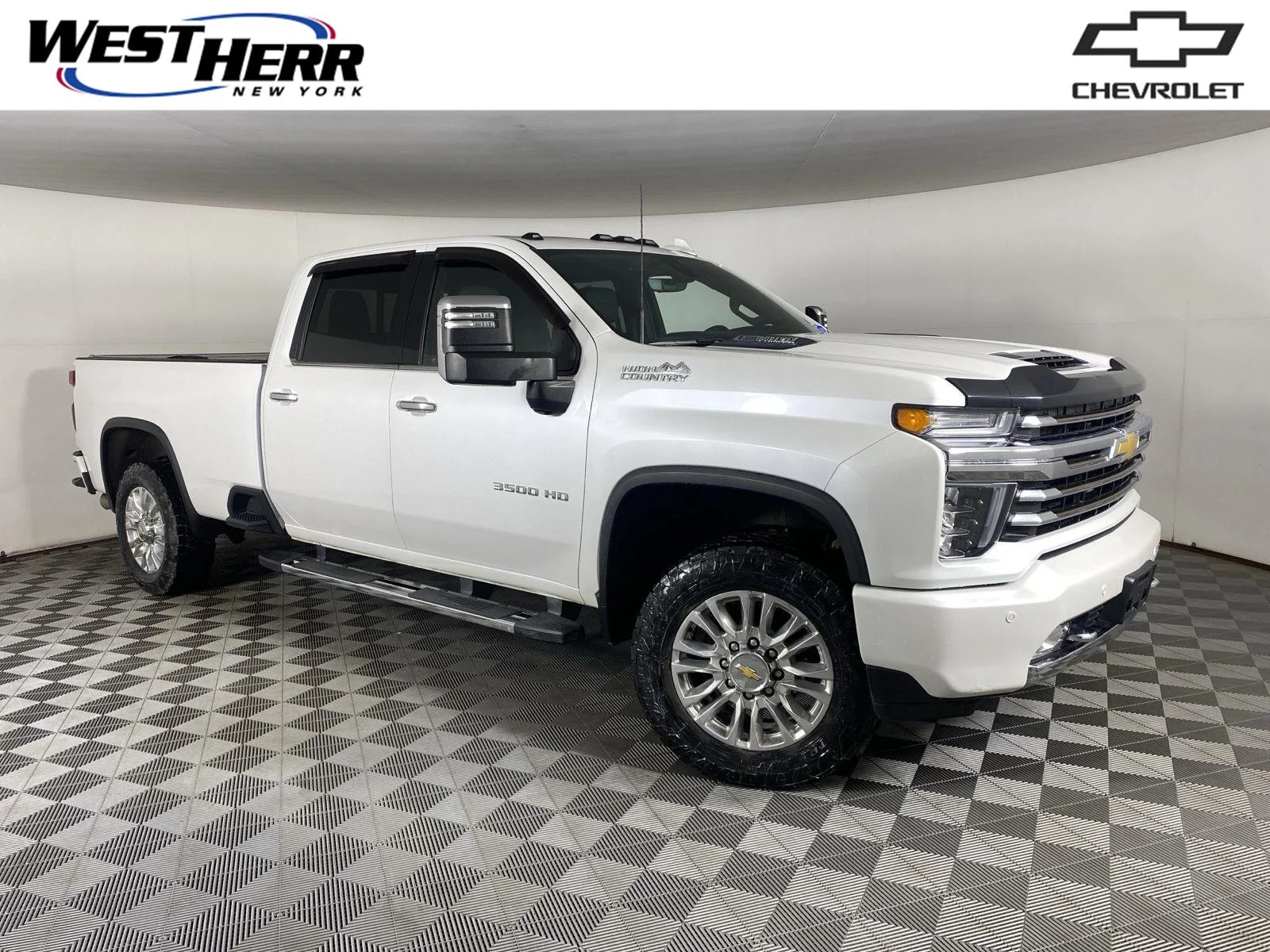 Used 2021 Iridescent Pearl Tricoat Chevrolet High Country image 1