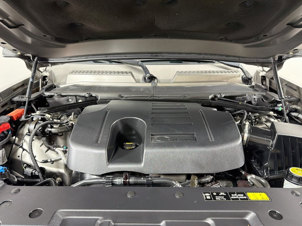 Used 2022 Gold Land Rover X-Dynamic S image 31
