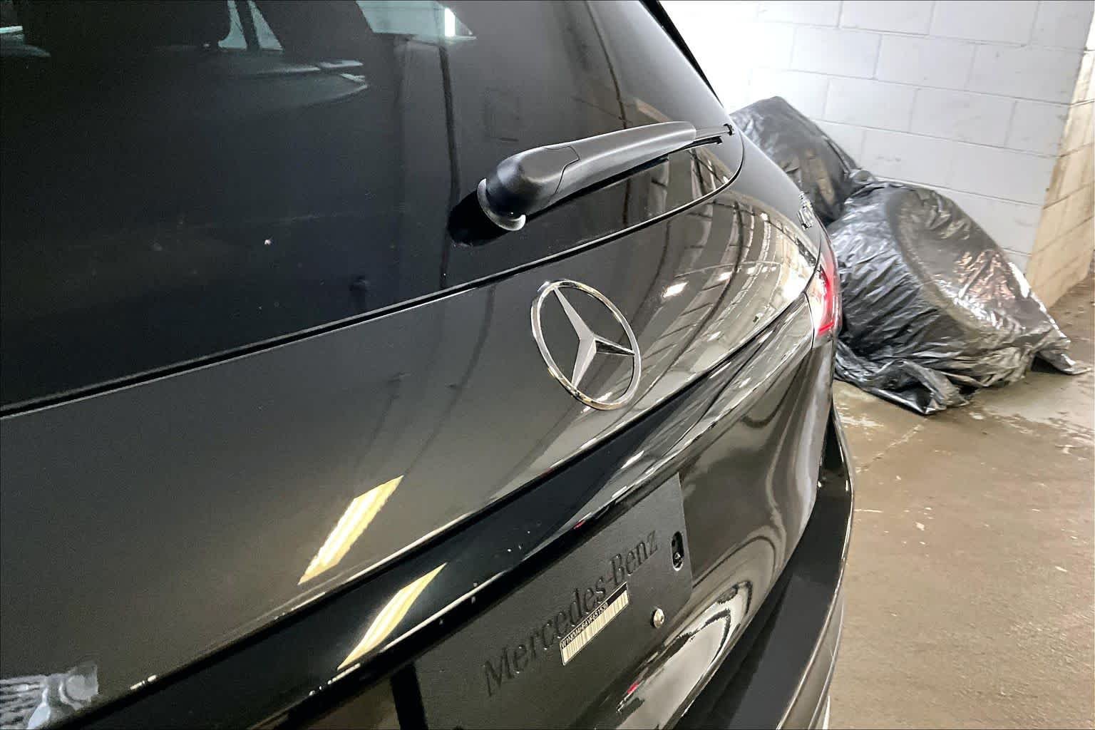 New 2027 Graphite Grey Metallic Mercedes-Benz GLC 300 image 7