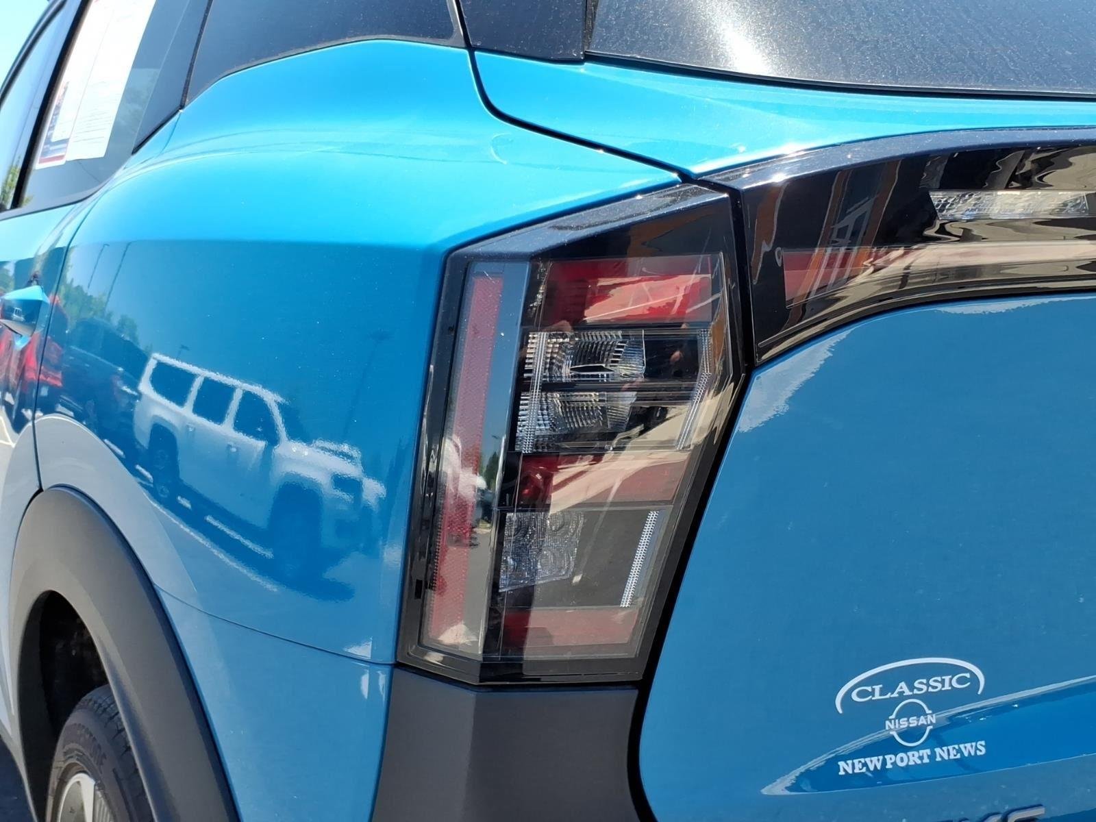 Used 2025 Arctic Ice Blue Metallic/Super Black Nissan SR image 16