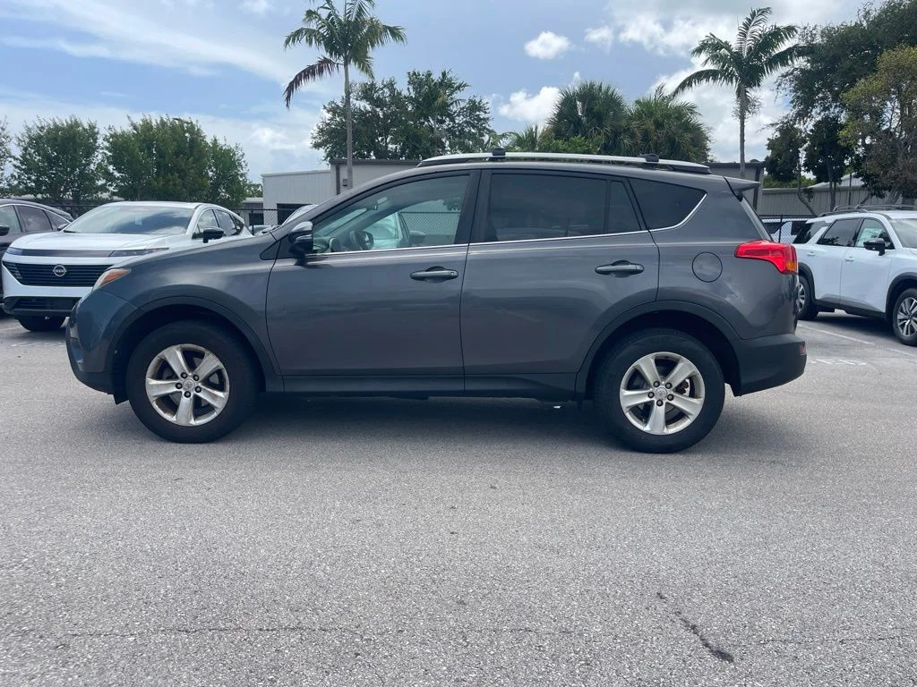 Used 2013 Gray Toyota XLE image 3