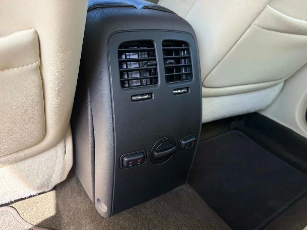 Used 2015 Silver Lincoln Base image 17