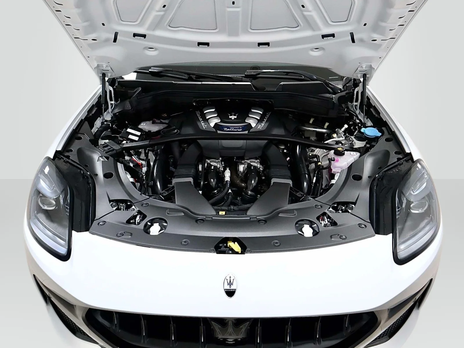 New 2027 Bianco Maserati  image 10