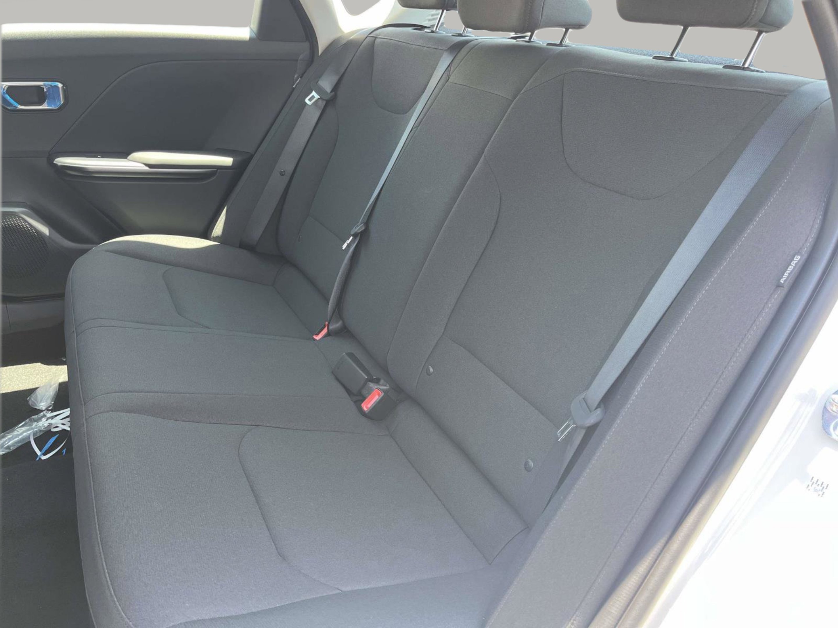 New 2026 Snow White Pearl Kia LXS image 17