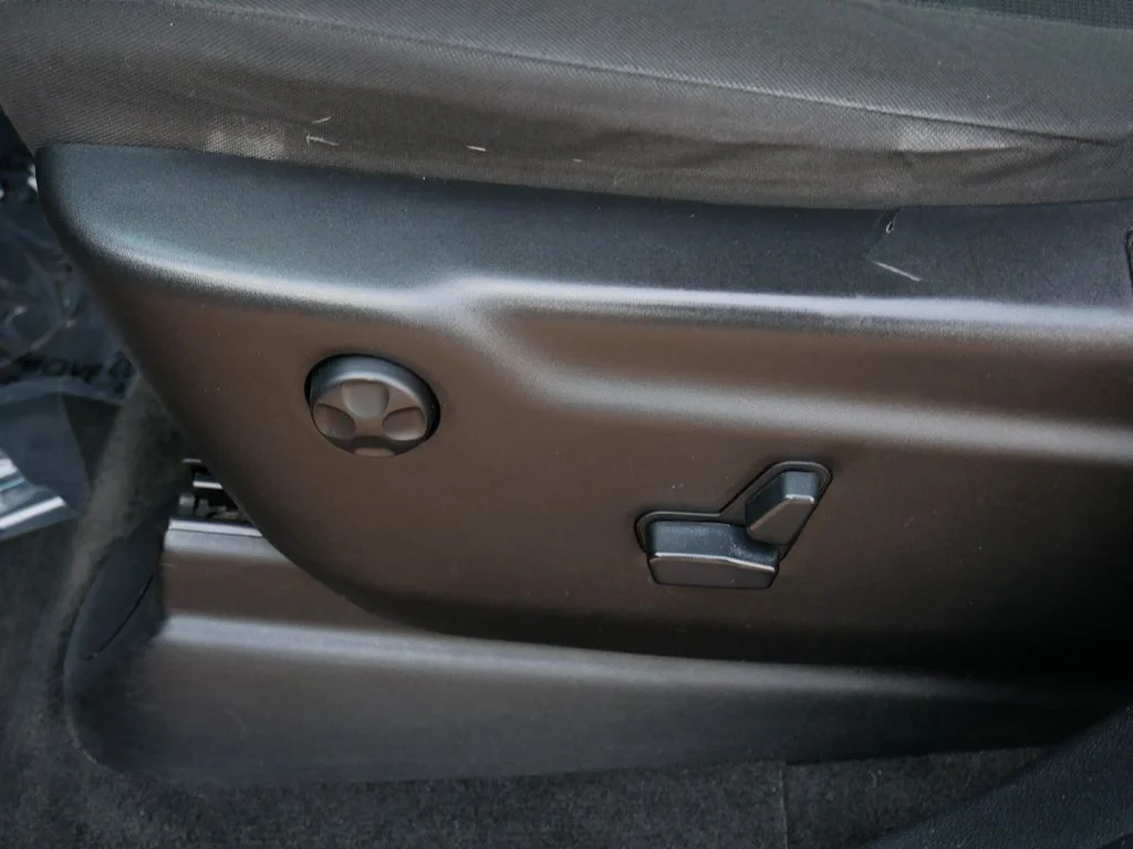 Used 2015 Gray Dodge SXT image 16