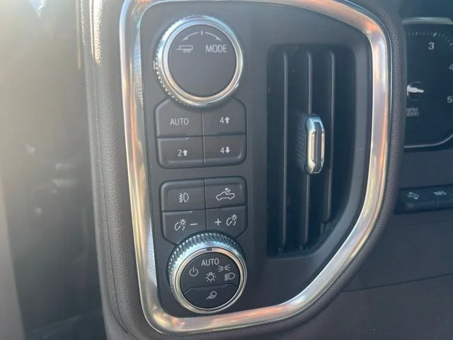 Used 2022  GMC Denali image 39