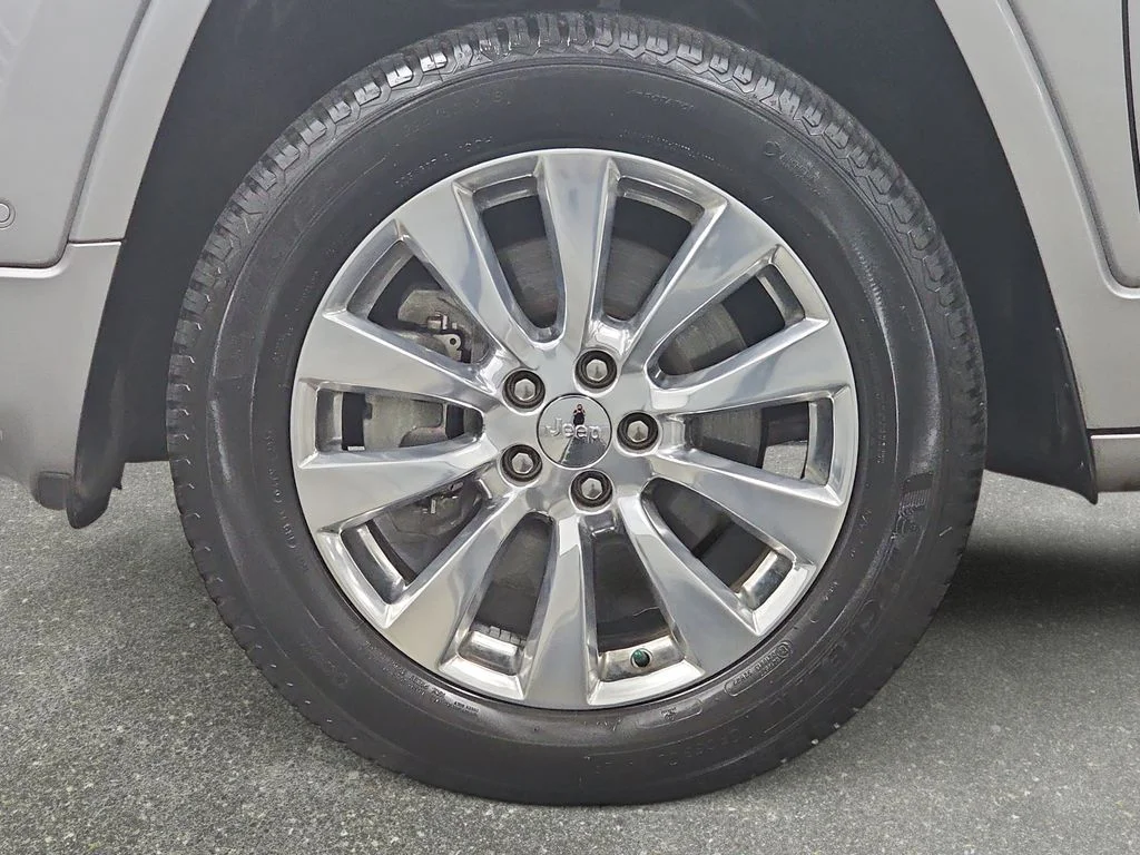 Used 2017 Silver Jeep Overland image 34