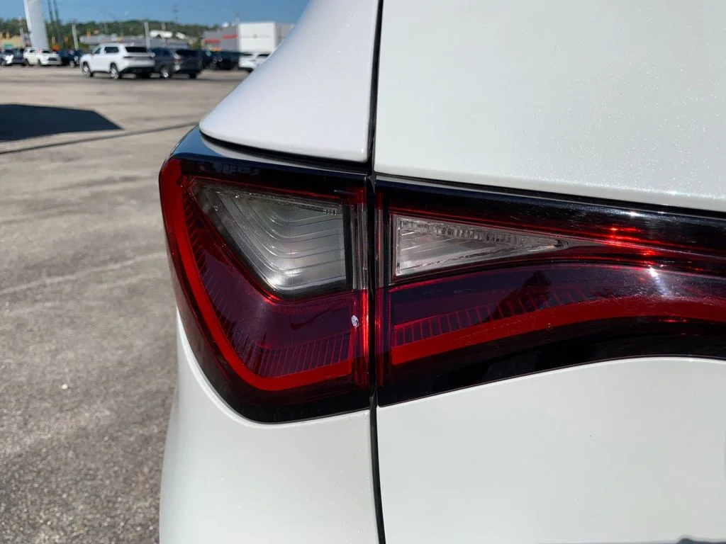 Used 2025 White Acura Base image 35