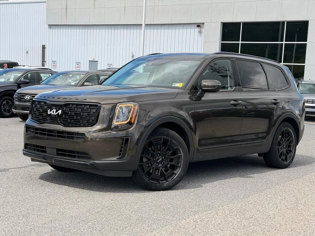 Used 2022 Green Kia EX image 2