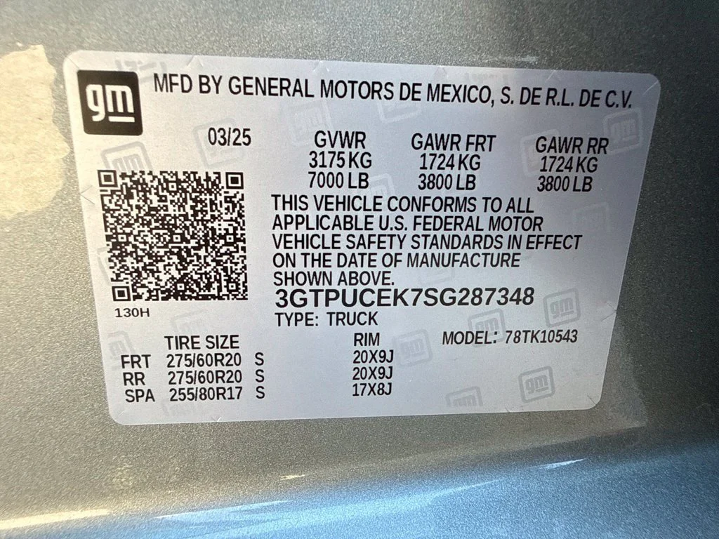 Used 2025 Sterling Metallic GMC Elevation image 40