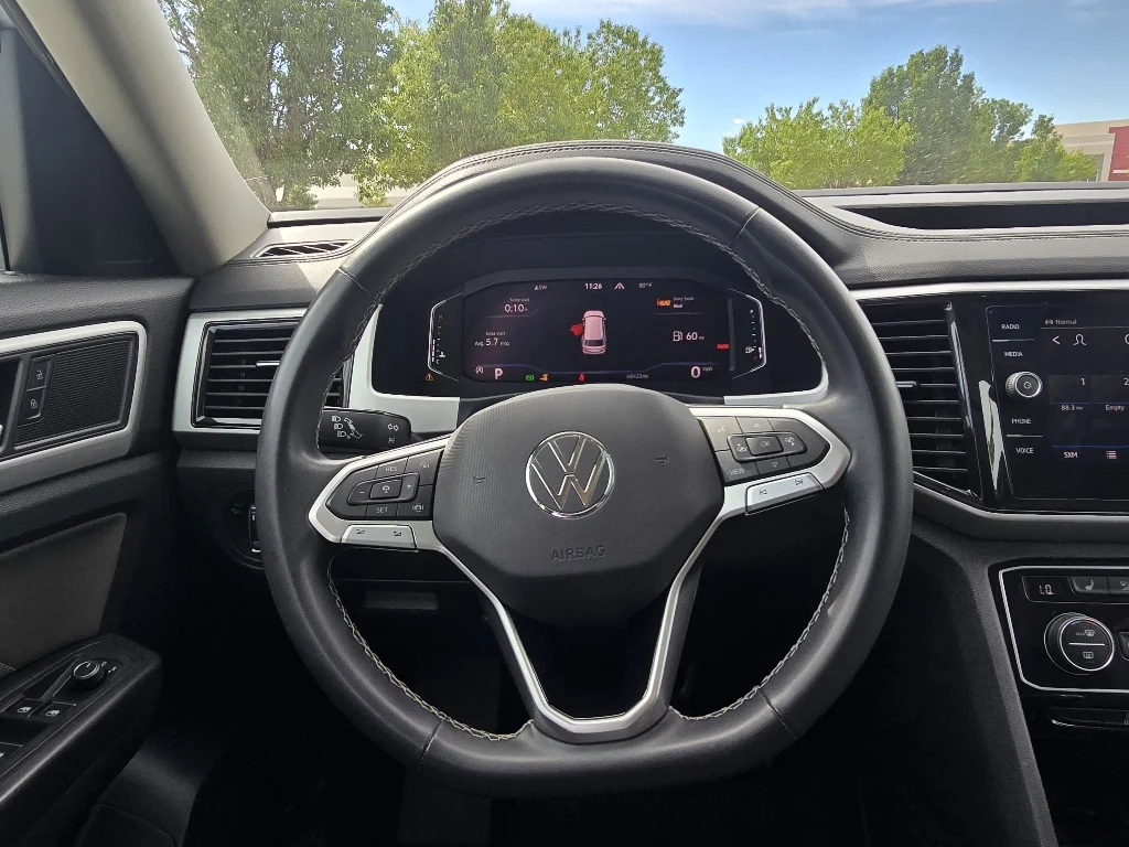 Used 2022 Pure White Volkswagen 3.6L V6 SE w/Technology image 28