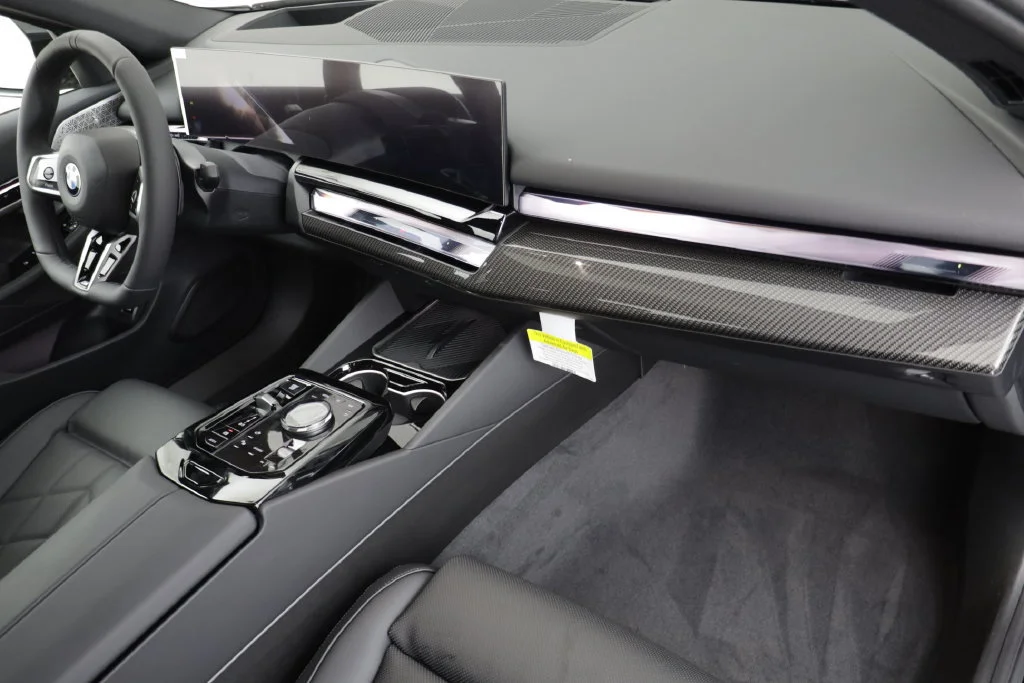 New 2027 BLACK SAPPHIRE BMW 530i xDrive image 21