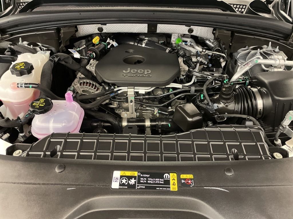 New 2026 Silver Zynith Exterior Paint Jeep Altitude image 18