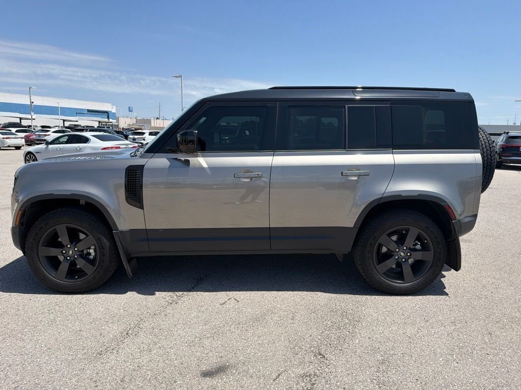 Used 2025 Silver Land Rover S image 2