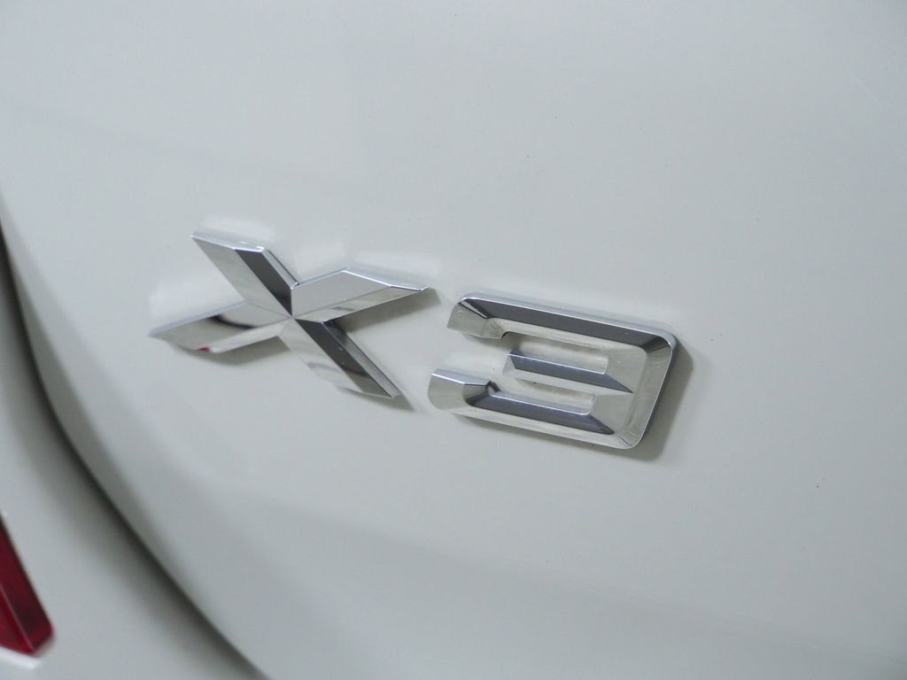 Used 2021 Alpine White BMW xDrive30i image 14