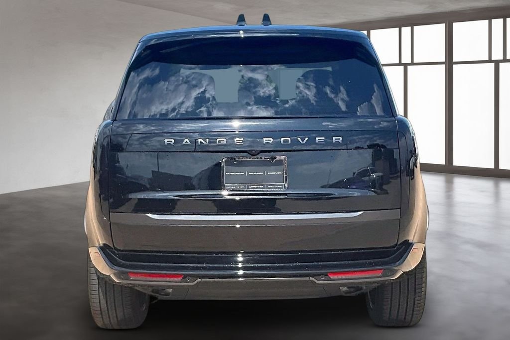 New 2027 Santorini Black Metallic Land Rover SE image 4