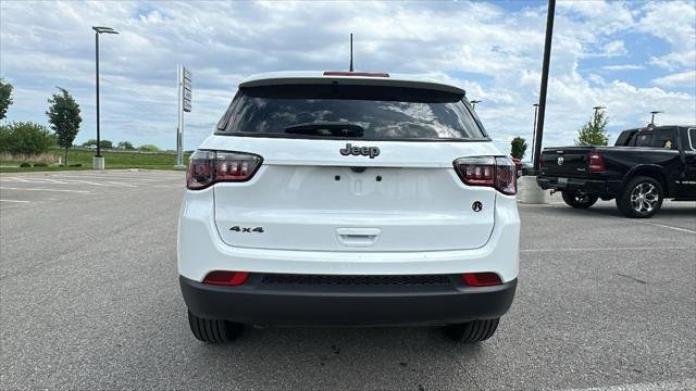 New 2026 Bright White Clear-Coat Exterior Paint Jeep Latitude image 3