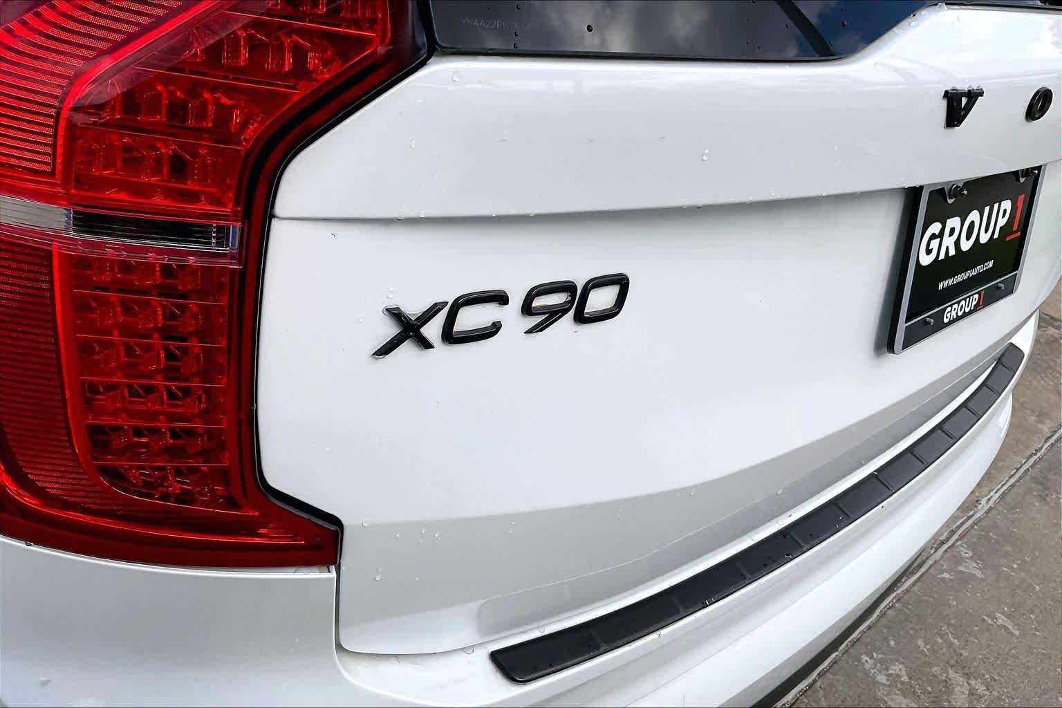 Used 2019 Crystal White Pearl Metallic Volvo Momentum image 30