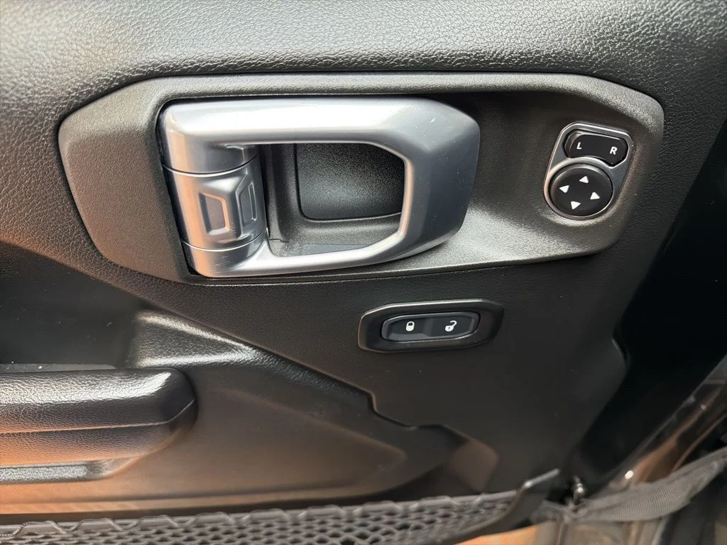 Used 2021 Black Jeep Unlimited Sport image 23
