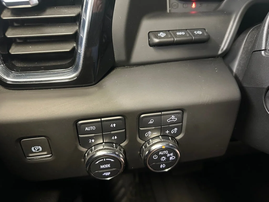 Used 2024 White Frost Tricoat GMC Denali image 14