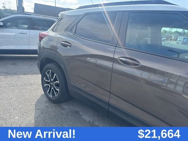 Used 2022 Zeus Bronze Metallic Chevrolet ACTIV image 6